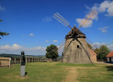 czechia/moravia/landmark/kuzelov-windmill