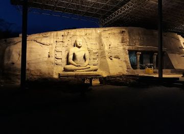 sri-lanka/polonnaruwa-district/landmark/uttararama-die-vier-statuen