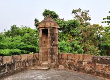 philippines/manila/intramuros/landmark/medio-baluarte-de-san-francisco