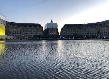 france/bordeaux/landmark/les-quais-de-bordeaux