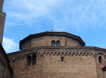 italy/emilia-romagna/landmark/basilica-santuario-santo-stefano-complesso-delle-sette-chiese