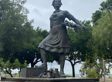 california/antioch/landmark/the-cannery-lady-statue
