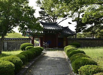 south-korea/gyeongju/landmark/tomb-of-king-sinmun-of-silla