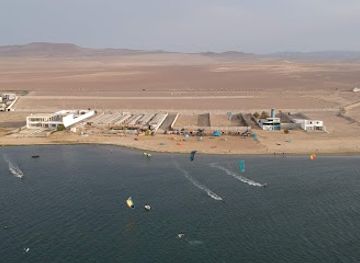 peru/paracas-national-reserve/landmark/kangaroo-kite-kitesurfing-school-rental-paracas-peru