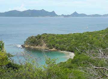 saint-vincent-and-the-grenadines/saint-george/landmark/anse-la-roche-bay