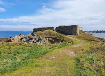 guernsey/forest/landmark/fort-pezeries