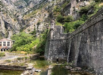 montenegro/ljesanska-nahija/landmark/ladder-of-kotor
