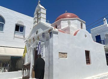 greece/mykonos/landmark/manto-mavrogenous-square