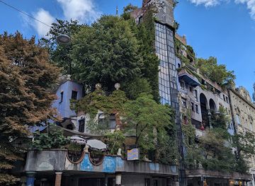 austria/vienna-woods/landmark/hundertwasser-house