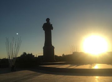 uzbekistan/navoiy-region/landmark/alisher-navoiy-monument