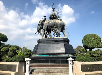 thailand/ayutthaya-province/landmark/queen-sri-suriyothai-memorial
