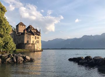 switzerland/vevey/landmark/chillon-castle