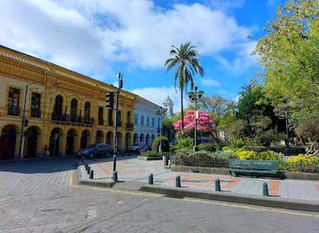 ecuador/azuay-region/landmark/calderon-park