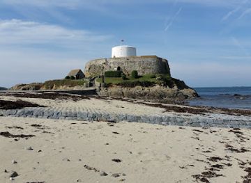 guernsey/grandes-rocques/landmark/fort-grey-shipwreck-museum