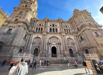 spain/malaga/landmark/estatua-salomon-ben-gabirol-poeta-y-filosofo-judeo