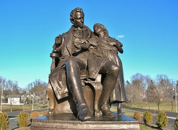 connecticut/greater-hartford/landmark/thomas-gallaudet-alice-cogswell-statue