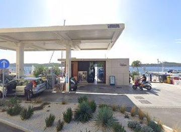 croatia/trogir/landmark/obala-hrvatske-mornarice-2