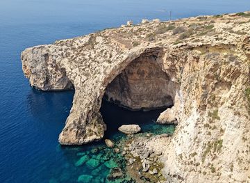 malta/blue-lagoon/landmark/blue-grotto
