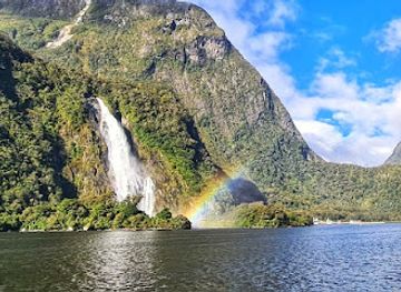 new-zealand/milford-sound/landmark/cruise-milford