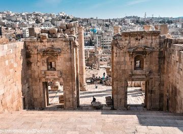 jordan/mafraq/landmark/propylaeum-of-the-sanctuary-of-artemis