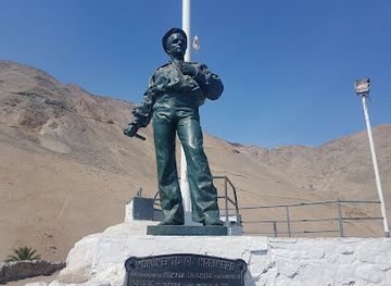 chile/tarapaca-region/landmark/marinero-desconocido