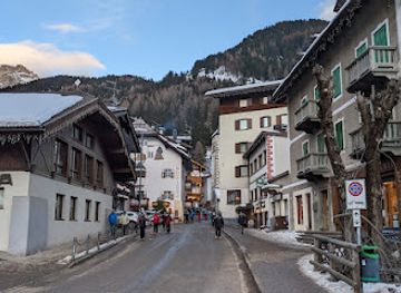 italy/val-di-fassa/landmark/osteria-la-montanara