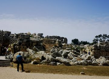 malta/hondoq-bay/landmark/ggantija-temples-entrance