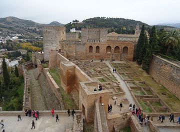 spain/granada/landmark/plaza-de-armas