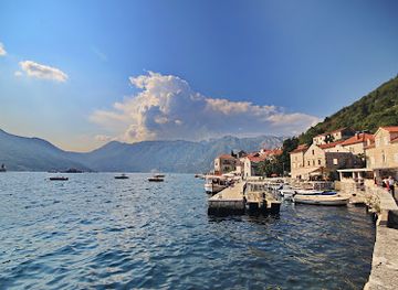 montenegro/perast/landmark/peskovita-plaza-perast