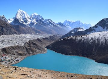 nepal/gokyo-lakes/landmark/ngozumpa-glacier