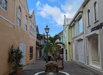 sint-maarten/dutch-quarter/landmark/yoda-guy-movie-exhibit