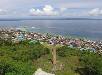 indonesia/central-sulawesi/landmark/monumen-trikora-salakan