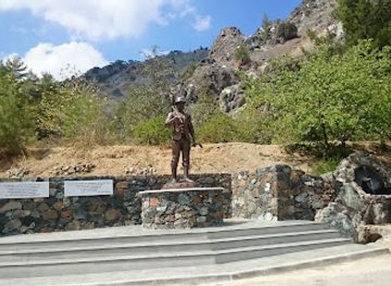 cyprus/troodos-mountains/landmark/miners-monument