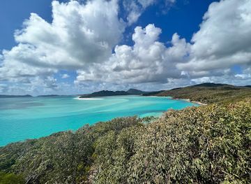 australia/the-whitsundays/landmark/waltzing-matilda-sailing