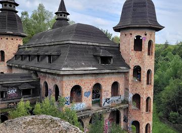 poland/kashubia/landmark/nieukonczony-zamek-w-lapalicach