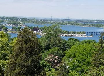 rhode-island/kent-county/landmark/fort-barton-and-ft-barton-woods