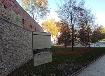 poland/krakow/kazimierz/landmark/sredniowieczne-mury-obronne-miasta-kazimierz