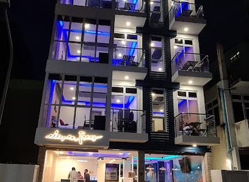 maldives/hulhumale-island/landmark/eleven-trees