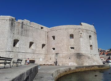 croatia/dubrovnik/landmark/buza-na-lokrumu