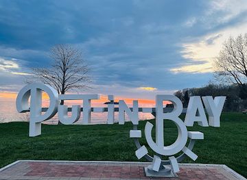 ohio/lake-erie-islands/landmark/put-in-bay-sign