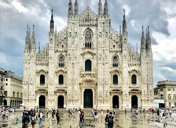 italy/milan/duomo/landmark/statua-di-vittorio-emanuele-ii