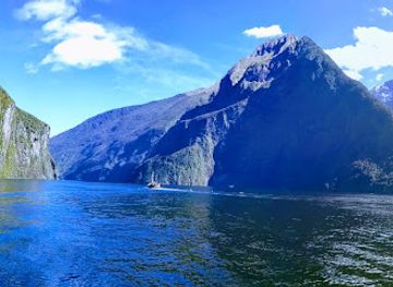 new-zealand/milford-sound/landmark/the-chasm-viewing-bridge