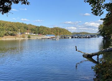 missouri/lake-of-the-ozarks/landmark/lake-of-the-ozarks-state-park-grand-glaize-marina-recreation-area-and-public