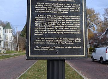 illinois/western-illinois/landmark/historic-brick-boulevard