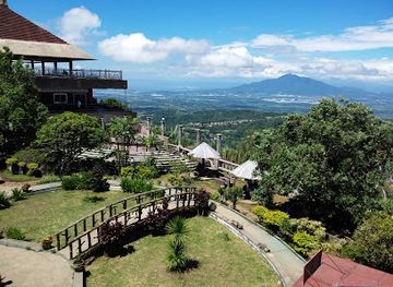 philippines/calabarzon/landmark/people-s-park-in-the-sky