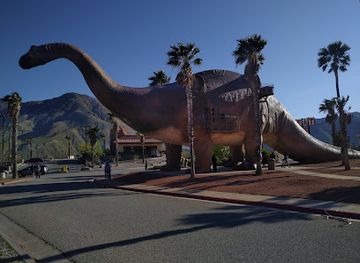 california/palm-desert/landmark/largest-concrete-dinosaur-building