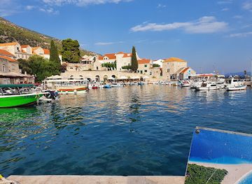 croatia/brac-island/landmark/bol-port