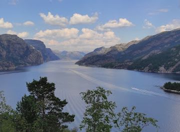 norway/preikestolen/landmark/utsiktspunkt-lysefjorden