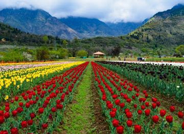 india/gulmarg/landmark/gulmarg-riders