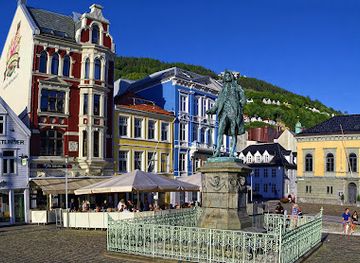 norway/bergen/floyen/landmark/ludvig-holberg-statue
